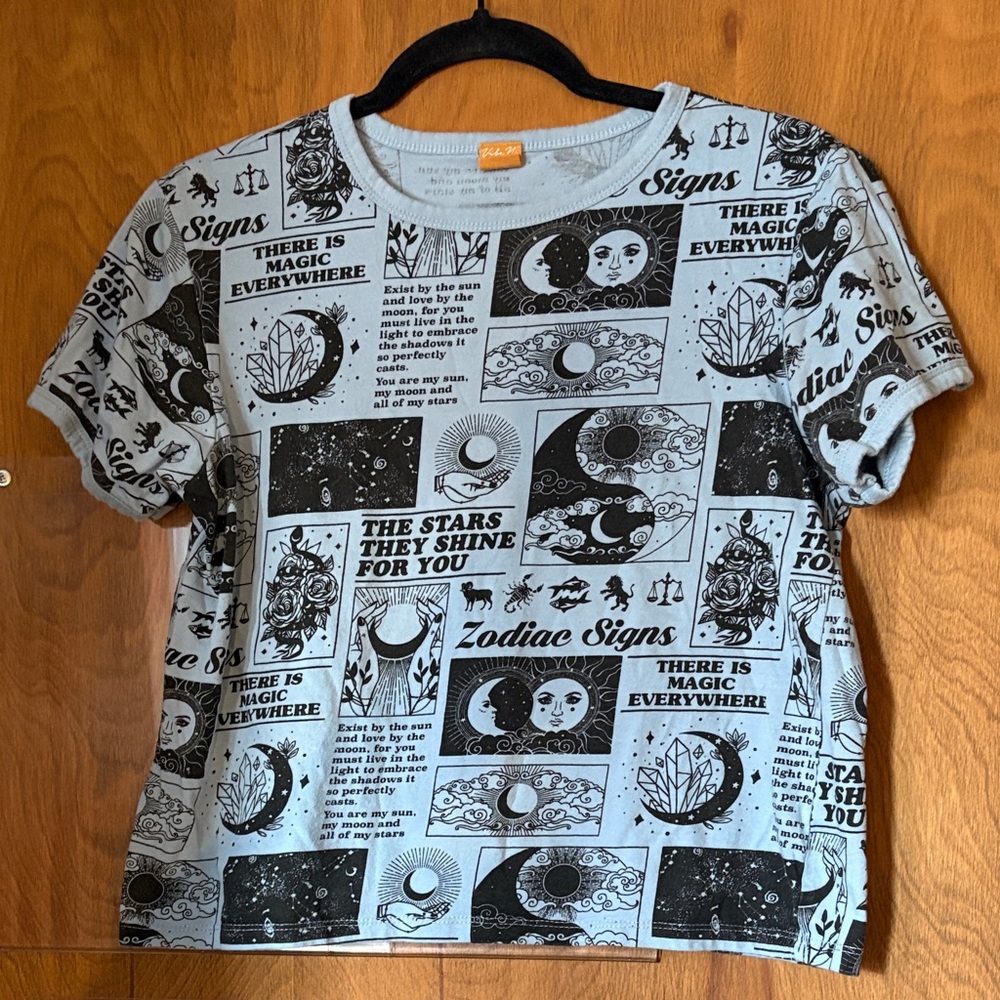 Vibe N’ Women’s Zodiac Signs Print T-Shirt